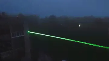 SD-301 Focusable 100mW 532nm Green Laser Pen Pointer  - DealExtreme