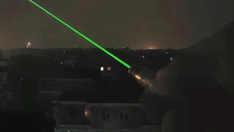 Green Laser Pointer 50mw VS UFO NO WAY!!!!!!