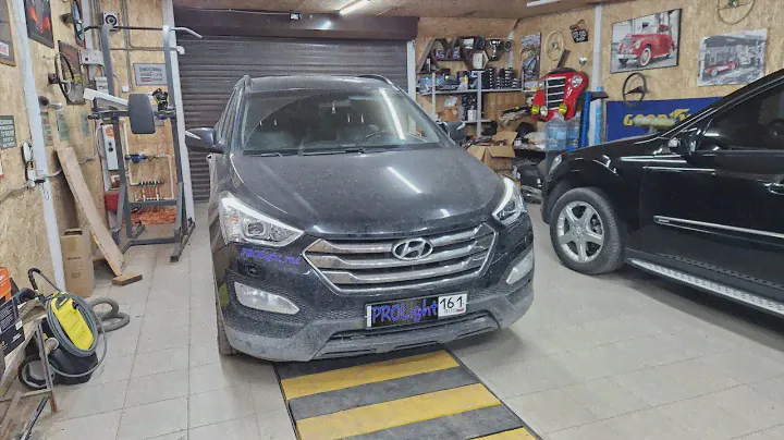 Hyundai Santa Fe. Замена штатных галогеновых линз на бидиодные линзы ZORKiY X70 Laser Effect 5000K.